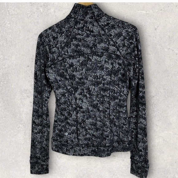 Lululemon Outrun the Elements - Picture 15 of 16